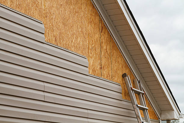 Professional Siding Replacement technician working in Gig Harbor, WA